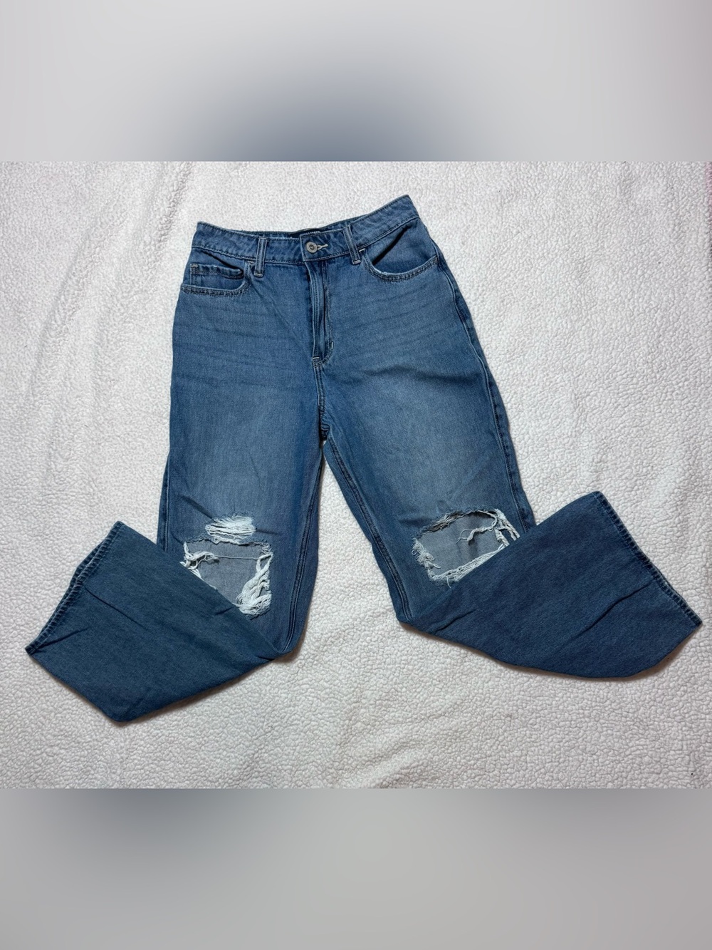 Hollister Ultra High-Rise Baggy Distressed Jeans Size 4 Short 27S